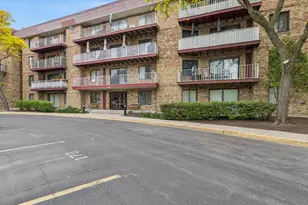5450 Astor Ln, Rolling Meadows, IL 60008 - Photo 1