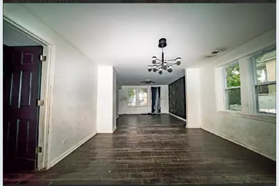 8942 S Baltimore Avenue, Chicago, IL 60617 - Photo 3