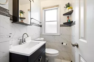 2504 W Jarvis Ave, Chicago, IL 60645 - Photo 11