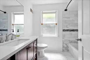 2504 W Jarvis Ave, Chicago, IL 60645 - Photo 13