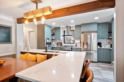 2504 W Jarvis Avenue, Chicago, IL 60645 - Photo 7
