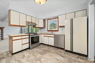 1255 W Dexter Ln, Hoffman Estates, IL 60169 - Photo 7