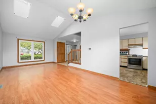 1255 W Dexter Ln, Hoffman Estates, IL 60169 - Photo 5