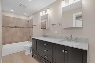 1055 N Bluebonnet Ln, Hoffman Estates, IL 60169 - Photo 11