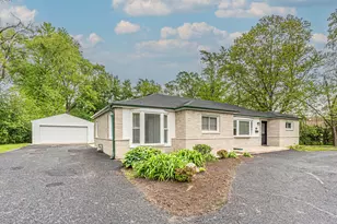 1055 N Bluebonnet Ln, Hoffman Estates, IL 60169 - Photo 1