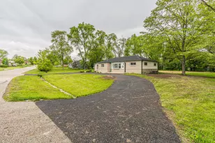 1055 N Bluebonnet Ln, Hoffman Estates, IL 60169 - Photo 33