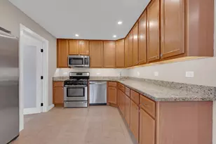 1055 N Bluebonnet Ln, Hoffman Estates, IL 60169 - Photo 15
