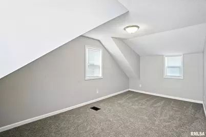 300 S 14th Street, Leclaire, IA 52753 - Photo 15