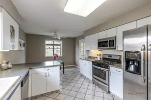 930 Ivy Ln, Deerfield, IL 60015 - Photo 9