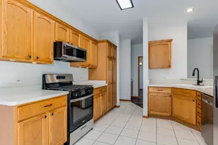 521 Ridgewood Dr, Antioch, IL 60002 - Photo 9