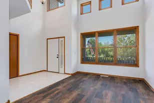 521 Ridgewood Dr, Antioch, IL 60002 - Photo 5