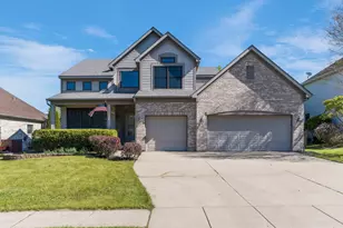 521 Ridgewood Dr, Antioch, IL 60002 - Photo 1