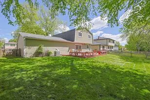 1299 W New Britton Dr, Hoffman Estates, IL 60192 - Photo 27