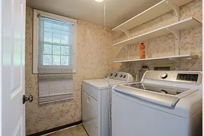 1299 W New Britton Drive, Hoffman Estates, IL 60192 - Photo 15