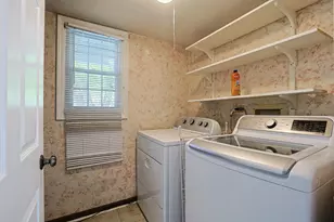 1299 W New Britton Dr, Hoffman Estates, IL 60192 - Photo 15