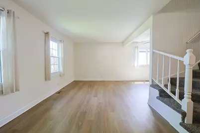 1299 W New Britton Drive, Hoffman Estates, IL 60192 - Photo 5