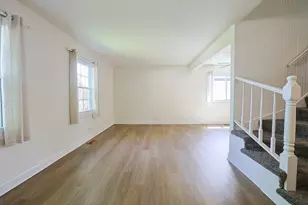 1299 W New Britton Dr, Hoffman Estates, IL 60192 - Photo 5