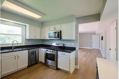 1299 W New Britton Drive, Hoffman Estates, IL 60192 - Photo 11