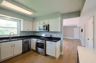 1299 W New Britton Dr, Hoffman Estates, IL 60192 - Photo 11