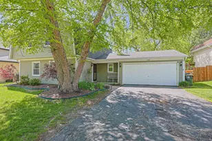 1299 W New Britton Dr, Hoffman Estates, IL 60192 - Photo 1