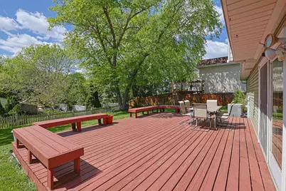 1299 W New Britton Drive, Hoffman Estates, IL 60192 - Photo 25