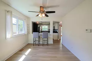 1299 W New Britton Dr, Hoffman Estates, IL 60192 - Photo 7