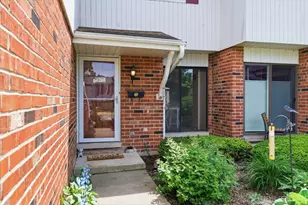 1720 Trent Ct, Wheaton, IL 60189 - Photo 3