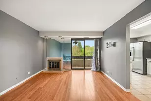 176 E Springbrook Dr, Bloomingdale, IL 60108 - Photo 3