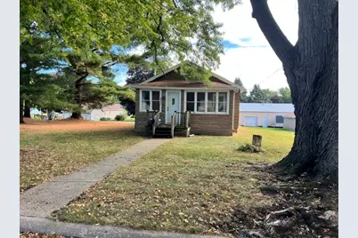 913 S 15th Avenue, Freeport, IL 61032 - Photo 1