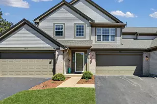 563 Willow Way, Lindenhurst, IL 60046 - Photo 1