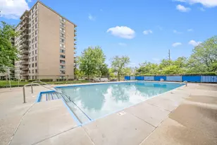 7033 N Kedzie Ave, Chicago, IL 60645 - Photo 23