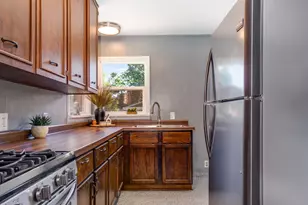 425 Douglas St, Oswego, IL 60543 - Photo 11