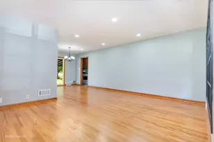 425 Douglas St, Oswego, IL 60543 - Photo 7
