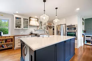 17W214 W Hillside Ln, Willowbrook, IL 60527 - Photo 5