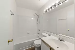 182 Half Moon Cir, Aurora, IL 60504 - Photo 17