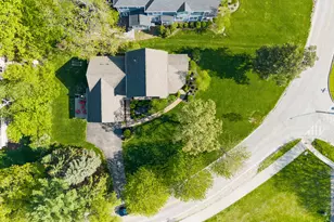 664 Country Club Rd, Crystal Lake, IL 60014 - Photo 3
