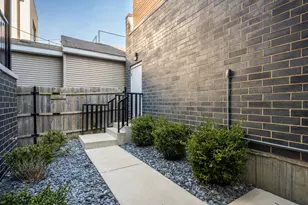 2136 W Lyndale St, Chicago, IL 60647 - Photo 29