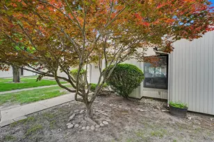 33 Colony W Dr, Champaign, IL 61820 - Photo 3