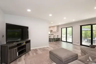 2 Dogwood Rd, Rolling Meadows, IL 60008 - Photo 19