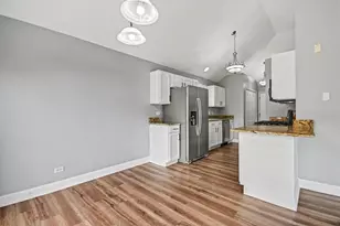 566 Yellowstone Ln, Yorkville, IL 60560 - Photo 7