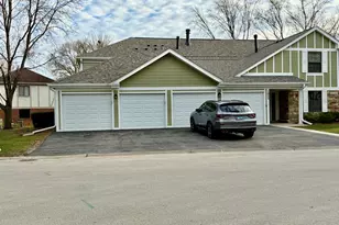 1053 Scanlon Dr, Wheeling, IL 60090 - Photo 1