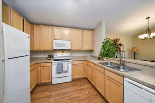 128 Bertram Dr, Yorkville, IL 60560 - Photo 5