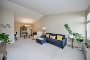 128 Bertram Dr, Yorkville, IL 60560 - Photo 3