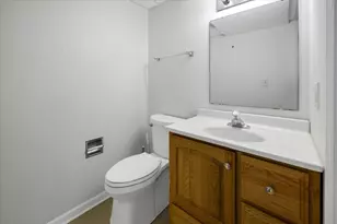 7 Appletree Ct, Lake in the Hills, IL 60156 - Photo 27