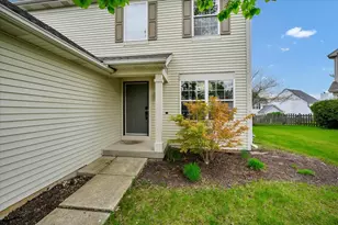 7 Appletree Ct, Lake in the Hills, IL 60156 - Photo 3