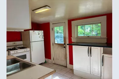 740 E 9th Street, Davenport, IA 52803 - Photo 5