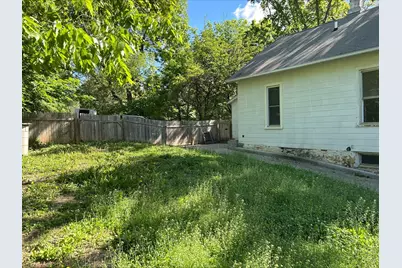 740 E 9th Street, Davenport, IA 52803 - Photo 17