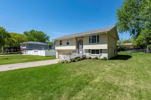 2308 Carriage Ln, Lindenhurst, IL 60046 - Photo 1