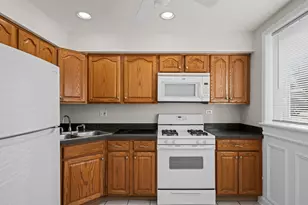 10121 Hartford Ct, Schiller Park, IL 60176 - Photo 15