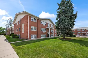 10121 Hartford Ct, Schiller Park, IL 60176 - Photo 1